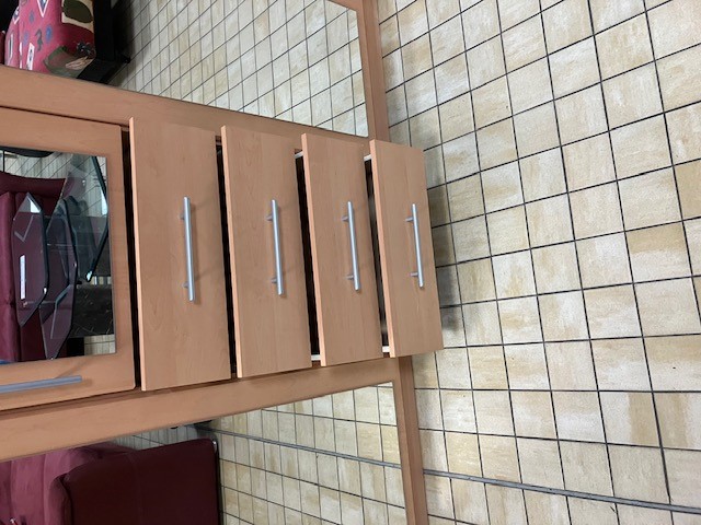 Kleiderschrank