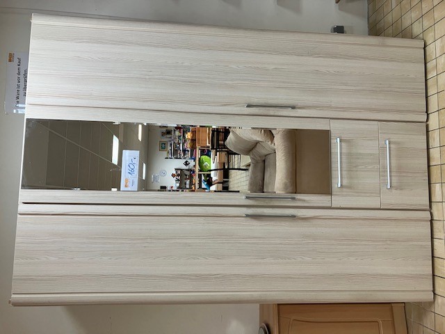 Kleiderschrank 